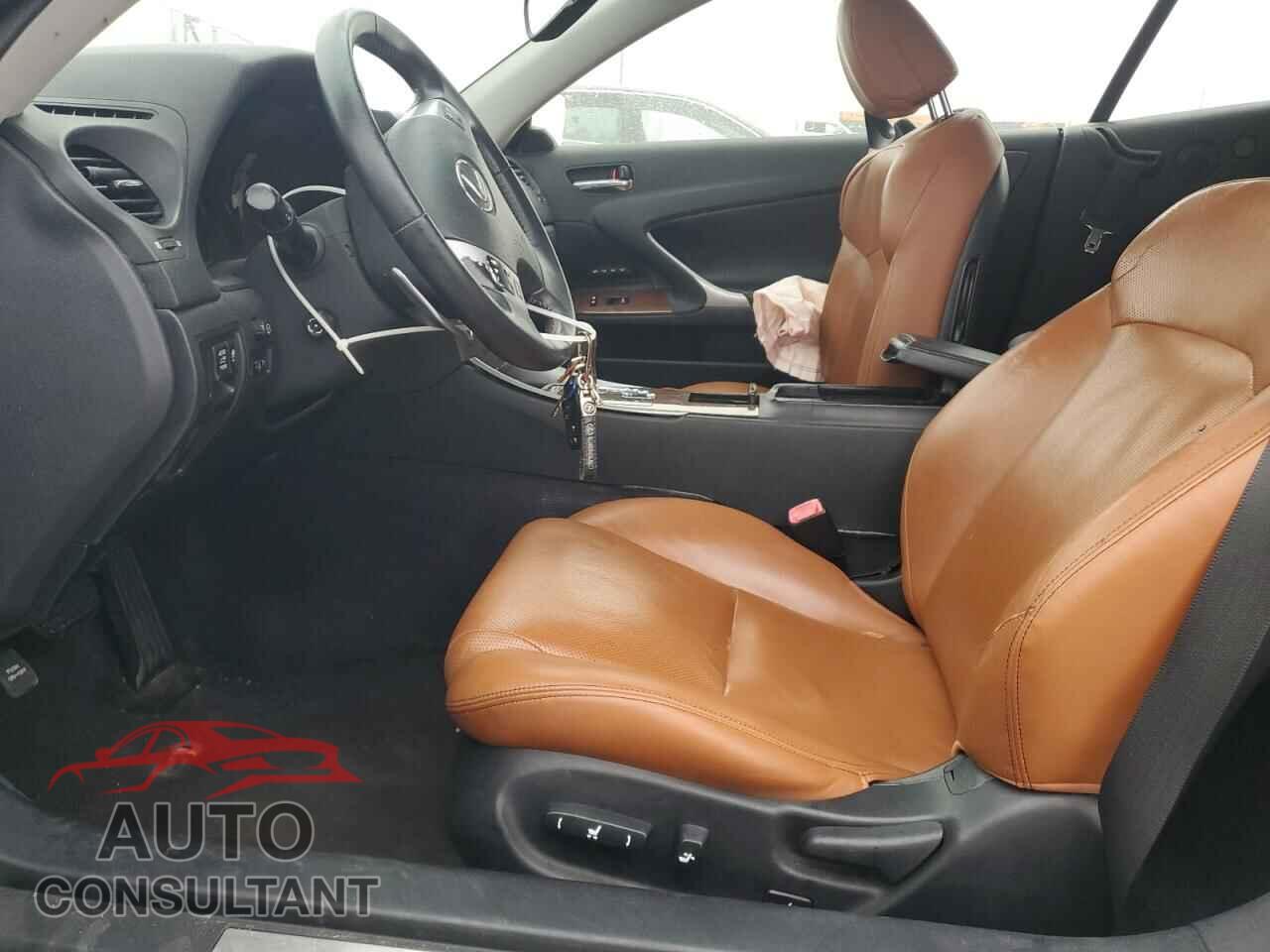 LEXUS IS 2015 - JTHFF2C24F2532364