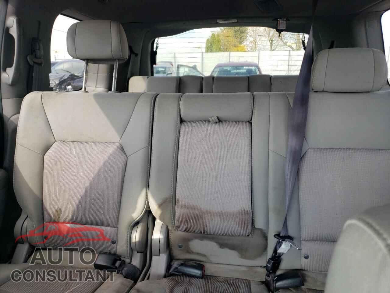 HONDA PILOT 2011 - 5FNYF4H47BB015910