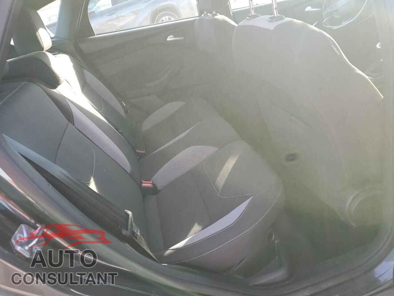 FORD FOCUS 2015 - 1FADP3L97FL292493