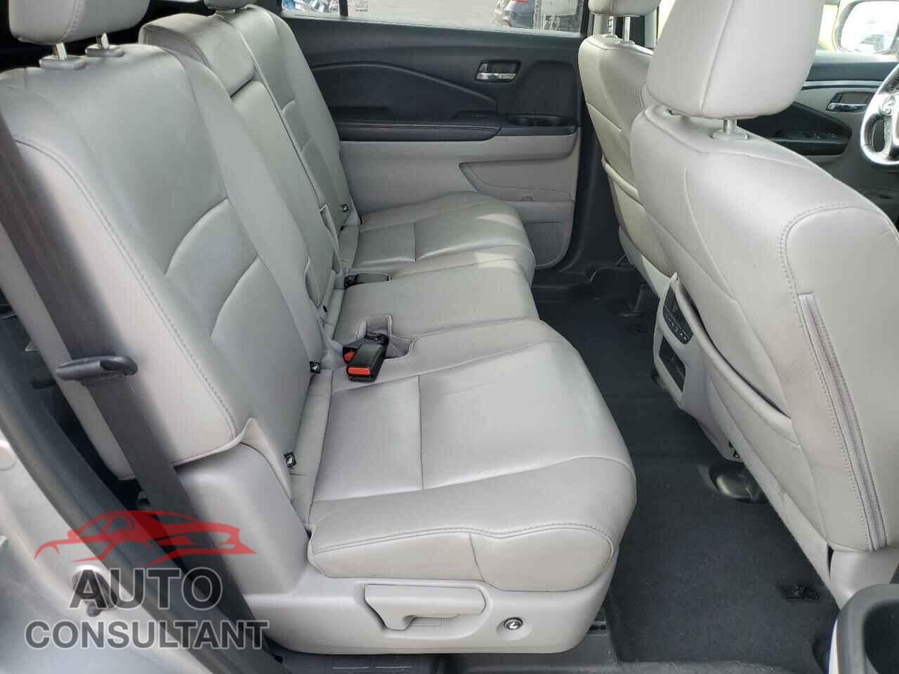 HONDA PILOT 2017 - 5FNYF5H50HB011995