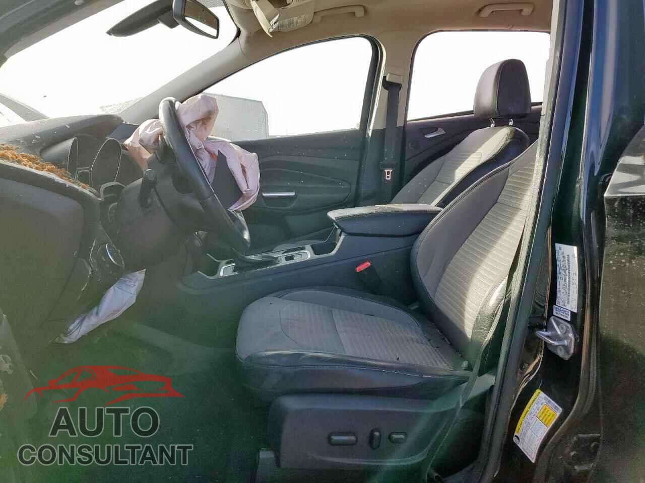 FORD ESCAPE 2017 - 1FMCU0JD9HUC90001