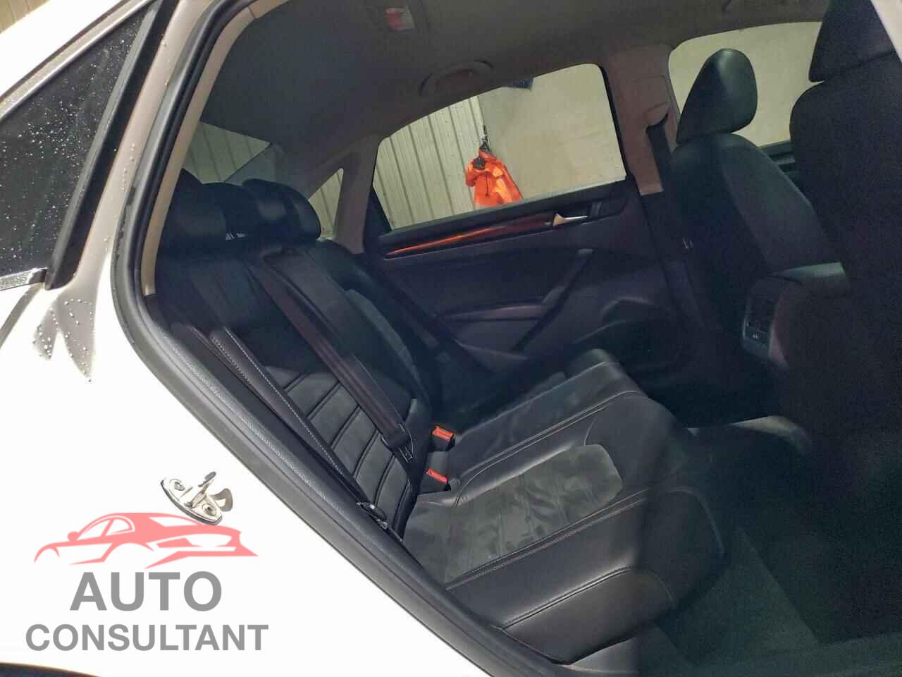 VOLKSWAGEN PASSAT 2015 - 1VWCV7A30FC064365