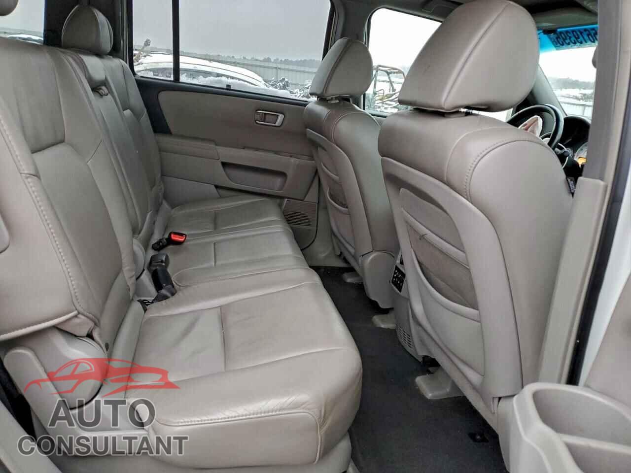 HONDA PILOT 2009 - 5FNYF48939B048005