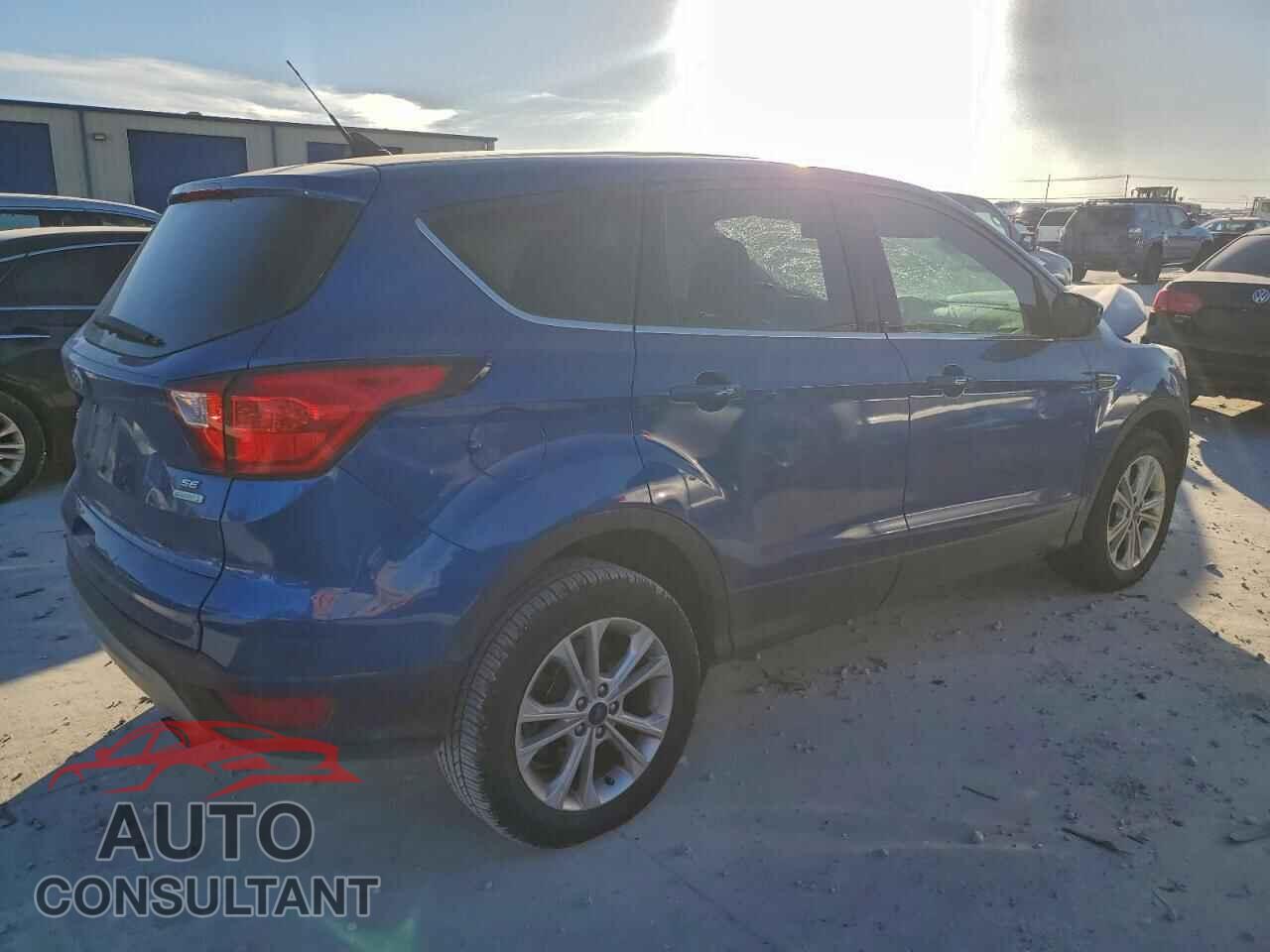 FORD ESCAPE 2019 - 1FMCU0GD1KUB34601