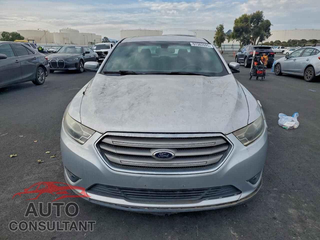 FORD TAURUS 2013 - 1FAHP2E84DG177274