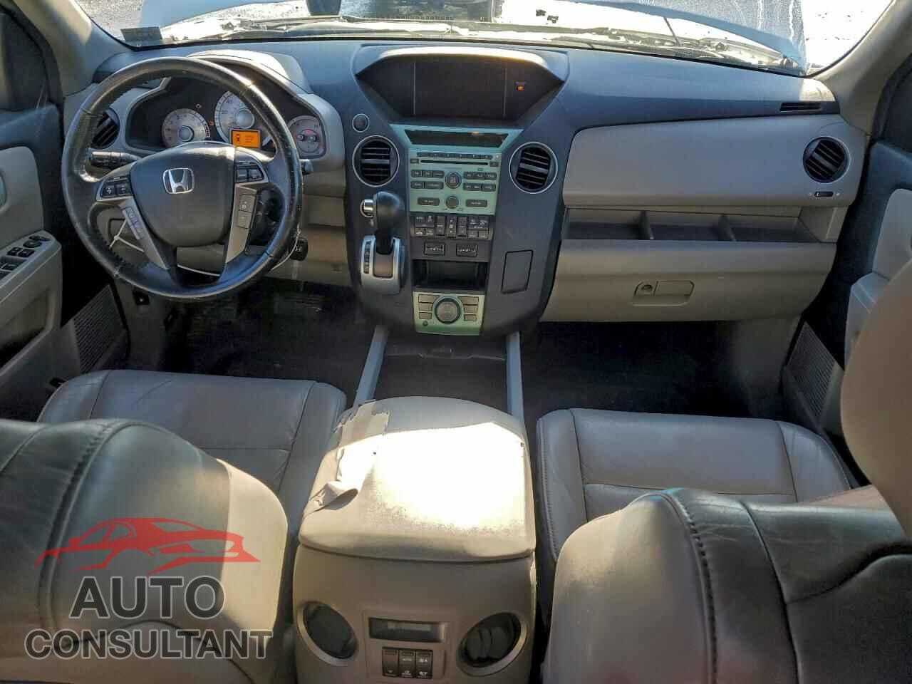 HONDA PILOT 2011 - 5FNYF4H73BB033010