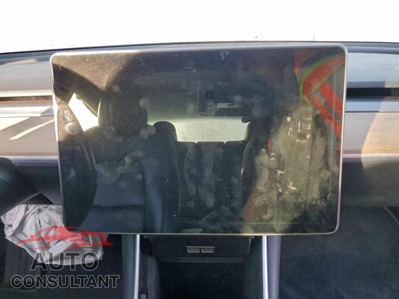 TESLA MODEL 3 2019 - 5YJ3E1EB8KF196983