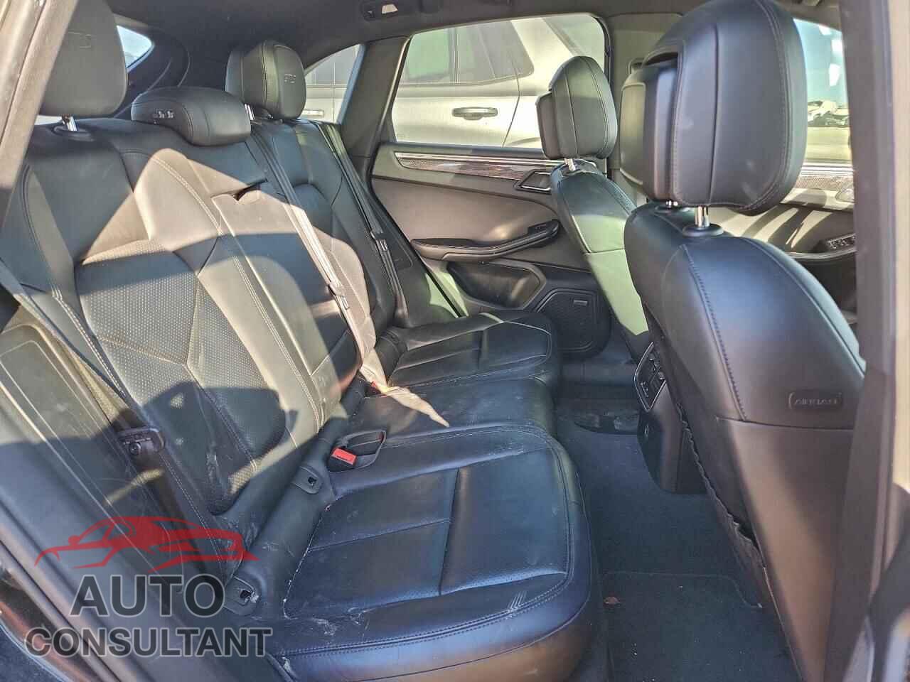 PORSCHE MACAN 2017 - WP1AG2A50HLB53024
