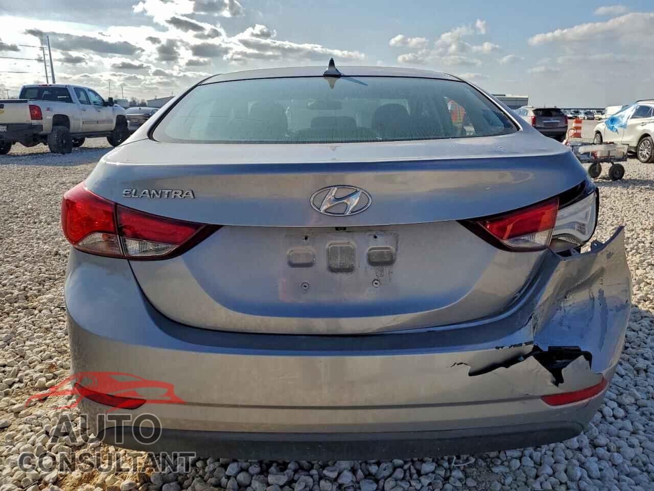 HYUNDAI ELANTRA 2015 - 5NPDH4AE9FH618070