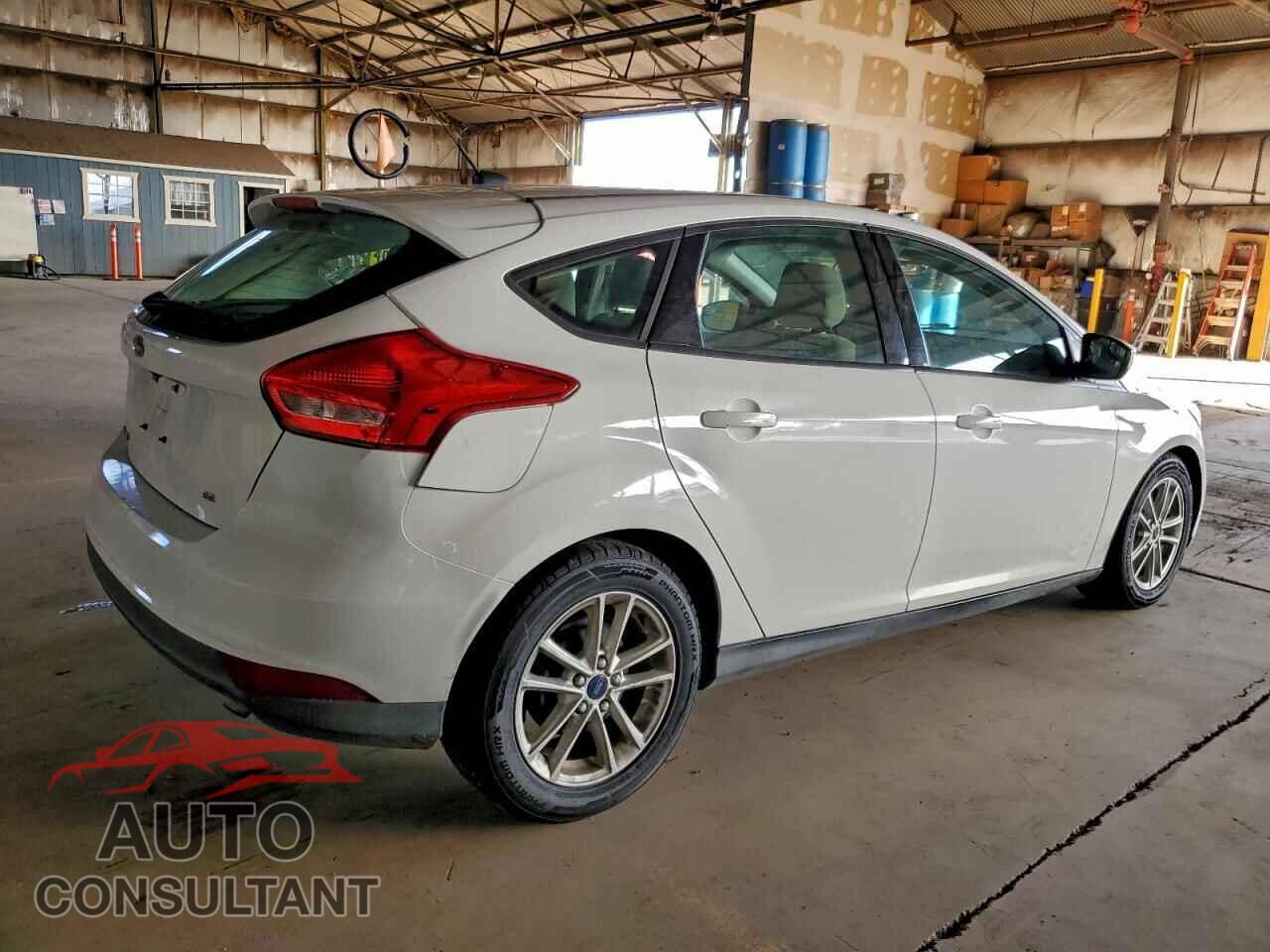 FORD FOCUS 2018 - 1FADP3K2XJL288810