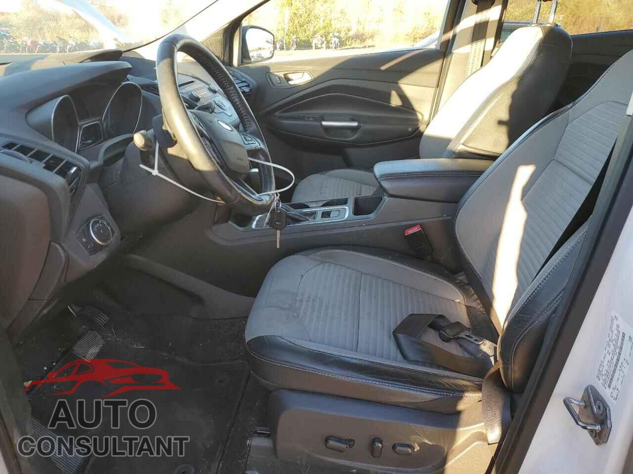 FORD ESCAPE 2017 - 1FMCU9GD2HUC23977