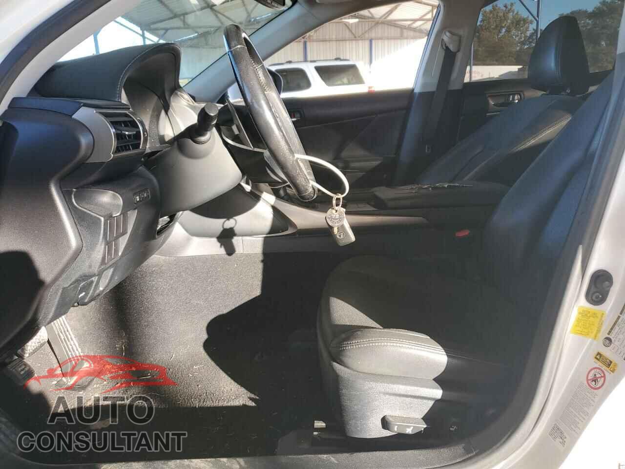 LEXUS IS 2016 - JTHBA1D25G5016942