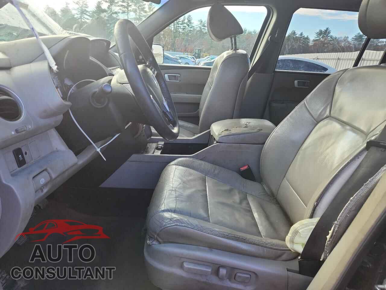HONDA PILOT 2015 - 5FNYF4H5XFB009775