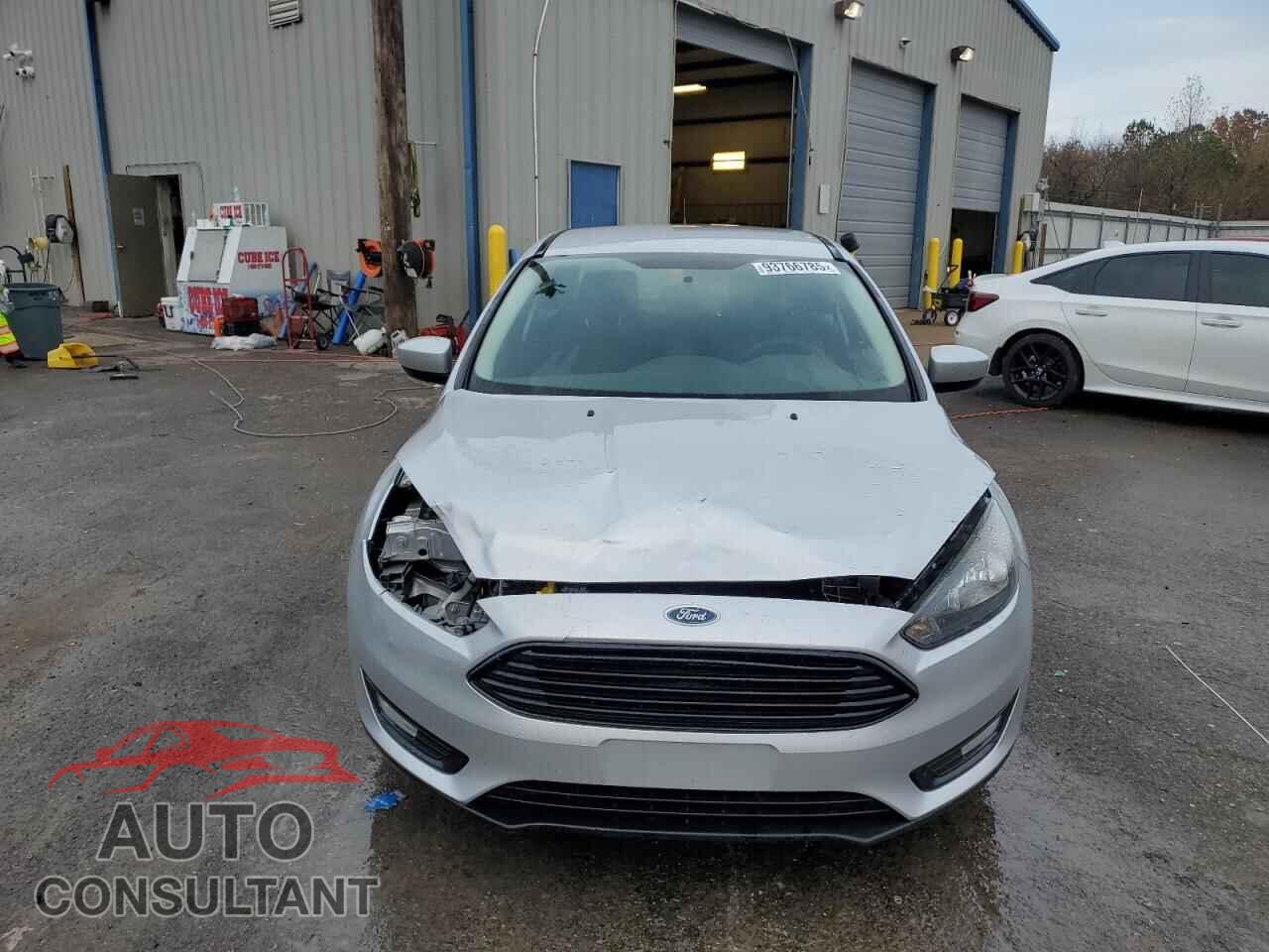 FORD FOCUS 2018 - 1FADP3F27JL201505