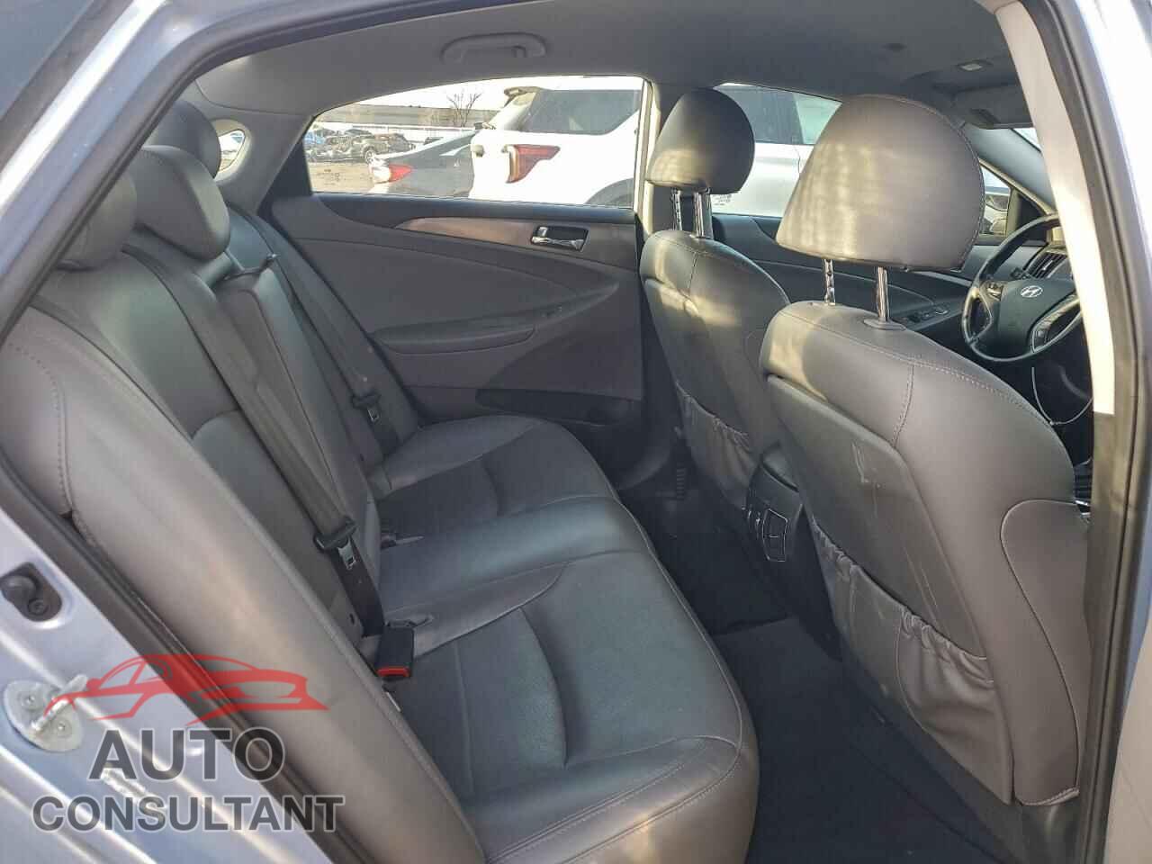 HYUNDAI SONATA 2013 - KMHEC4A42DA097462