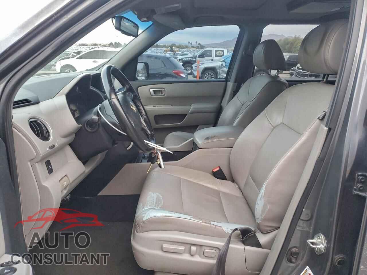 HONDA PILOT 2010 - 5FNYF4H62AB011960