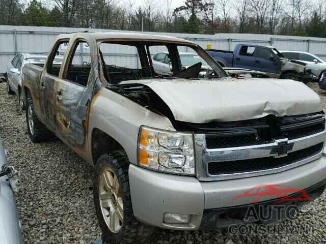 CHEVROLET SILVERADO 2015 - 3GCUKREC1FG110367