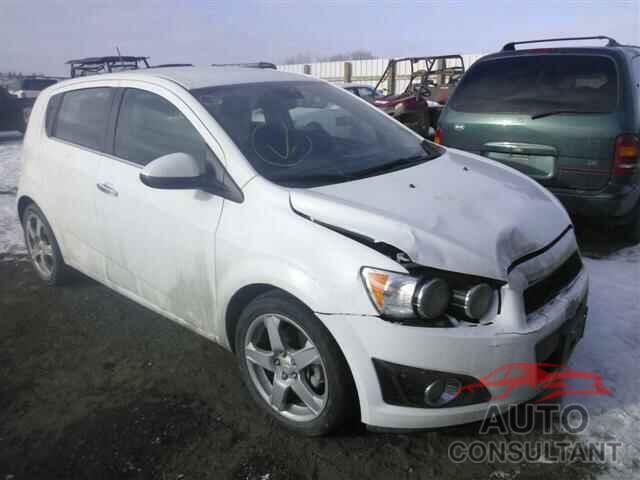 CHEVROLET SONIC 2015 - 1G1JE6SB1F4121590