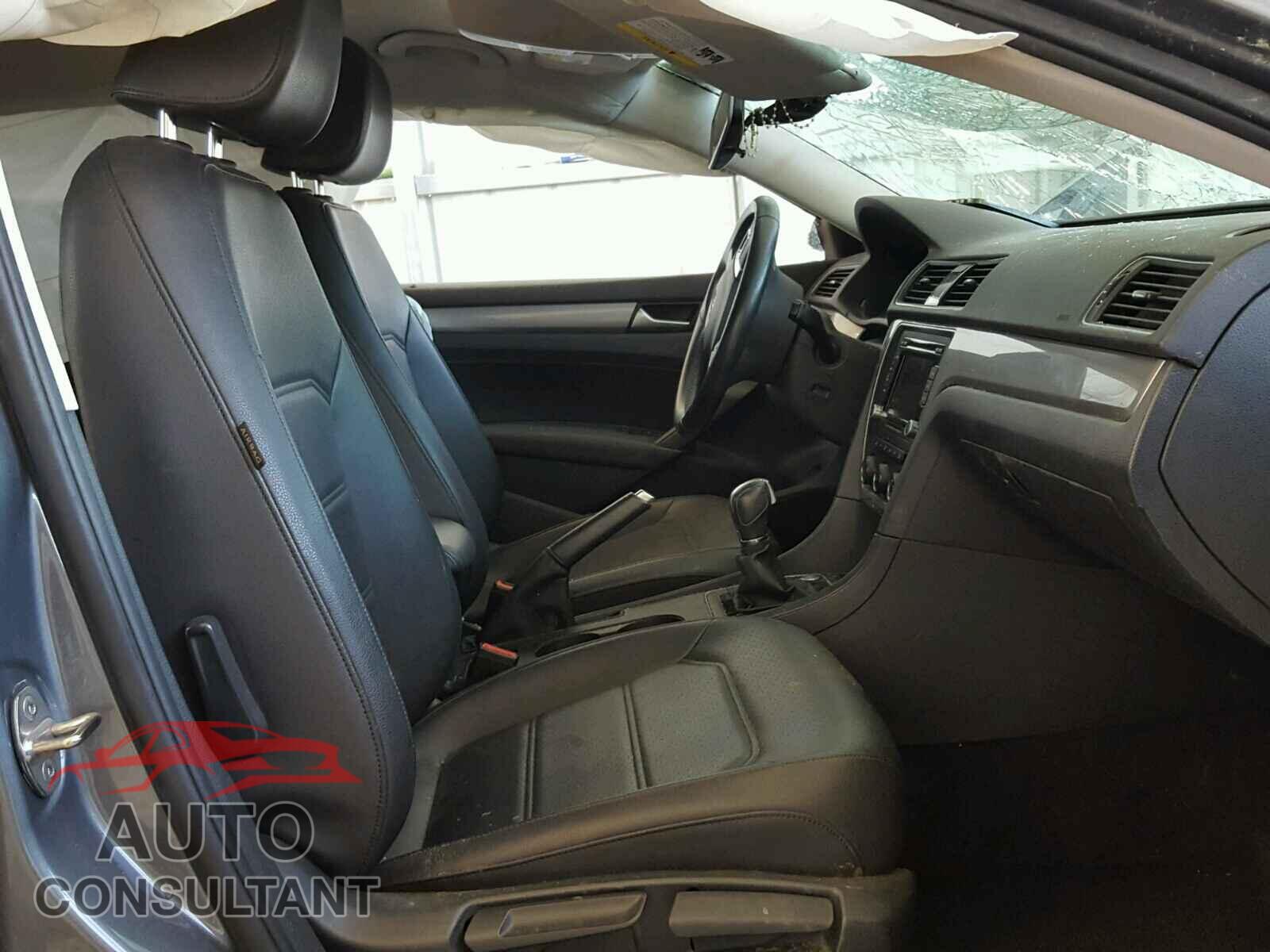 VOLKSWAGEN PASSAT 2015 - 1VWAT7A39FC102379