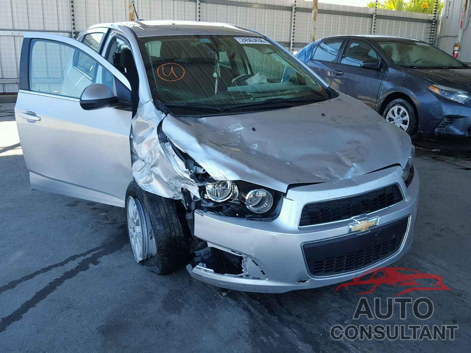 CHEVROLET SONIC 2015 - 1G1JC6SH9F4132167