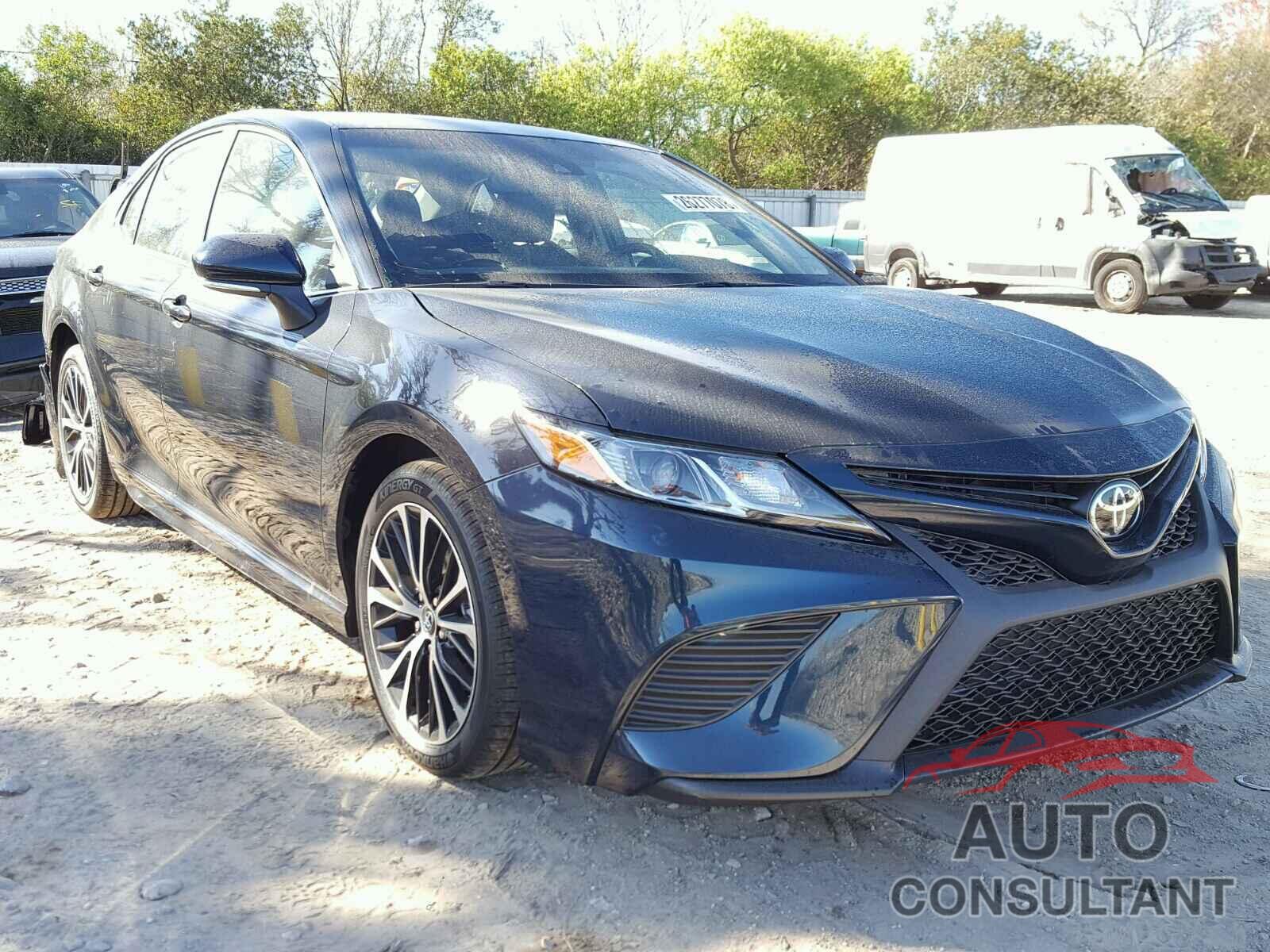 TOYOTA CAMRY 2018 - 4T1B11HK1JU575909