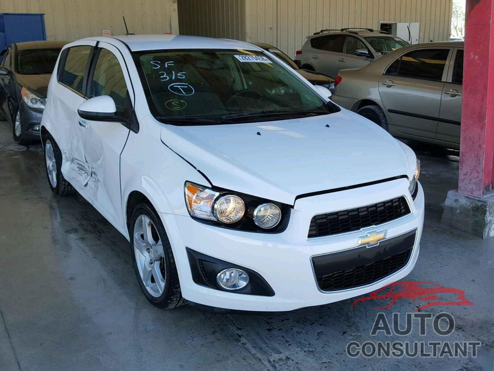 CHEVROLET SONIC 2015 - 1G1JE6SB3F4209380