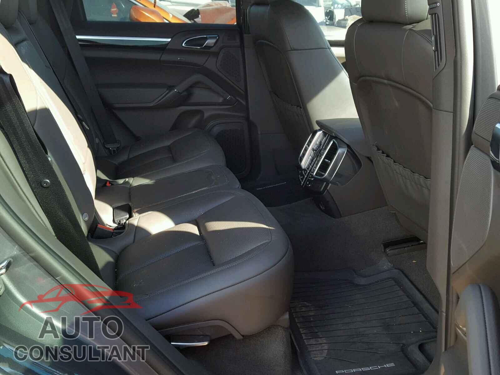 PORSCHE CAYENNE 2018 - WP1AA2A26JKA02935