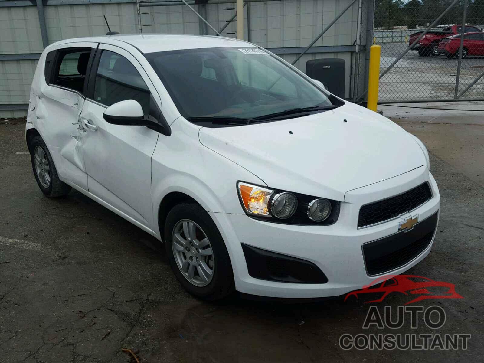 CHEVROLET SONIC 2015 - 1G1JC6SH3F4130477