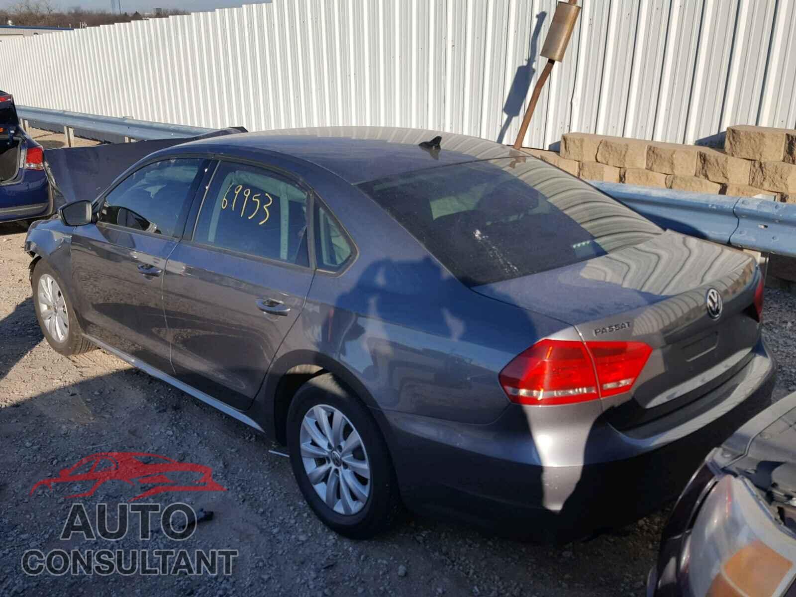VOLKSWAGEN PASSAT 2015 - 1VWAT7A34FC058663