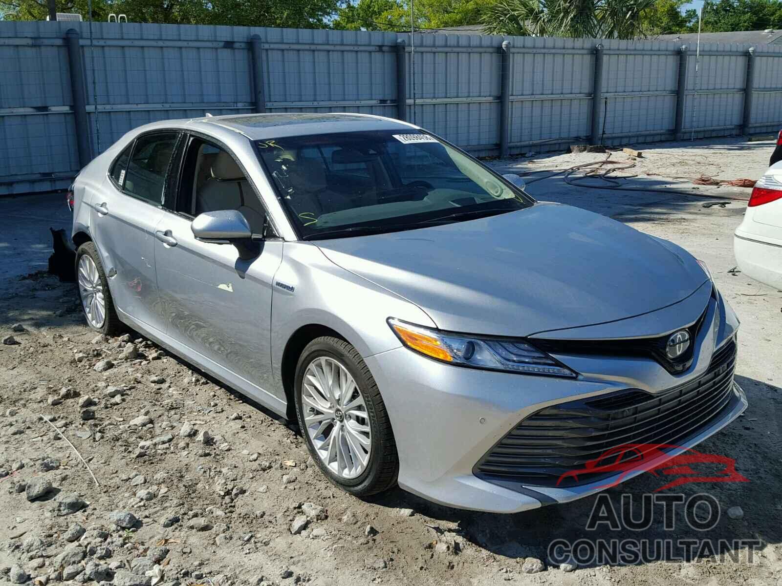 TOYOTA CAMRY 2018 - 4T1B21HK0JU501572