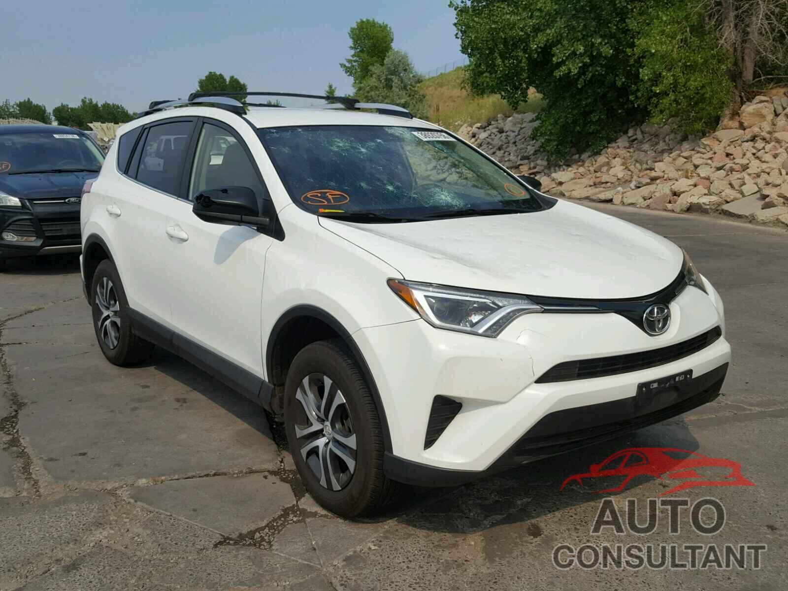 TOYOTA RAV4 LE 2016 - JTMBFREV7GJ087013