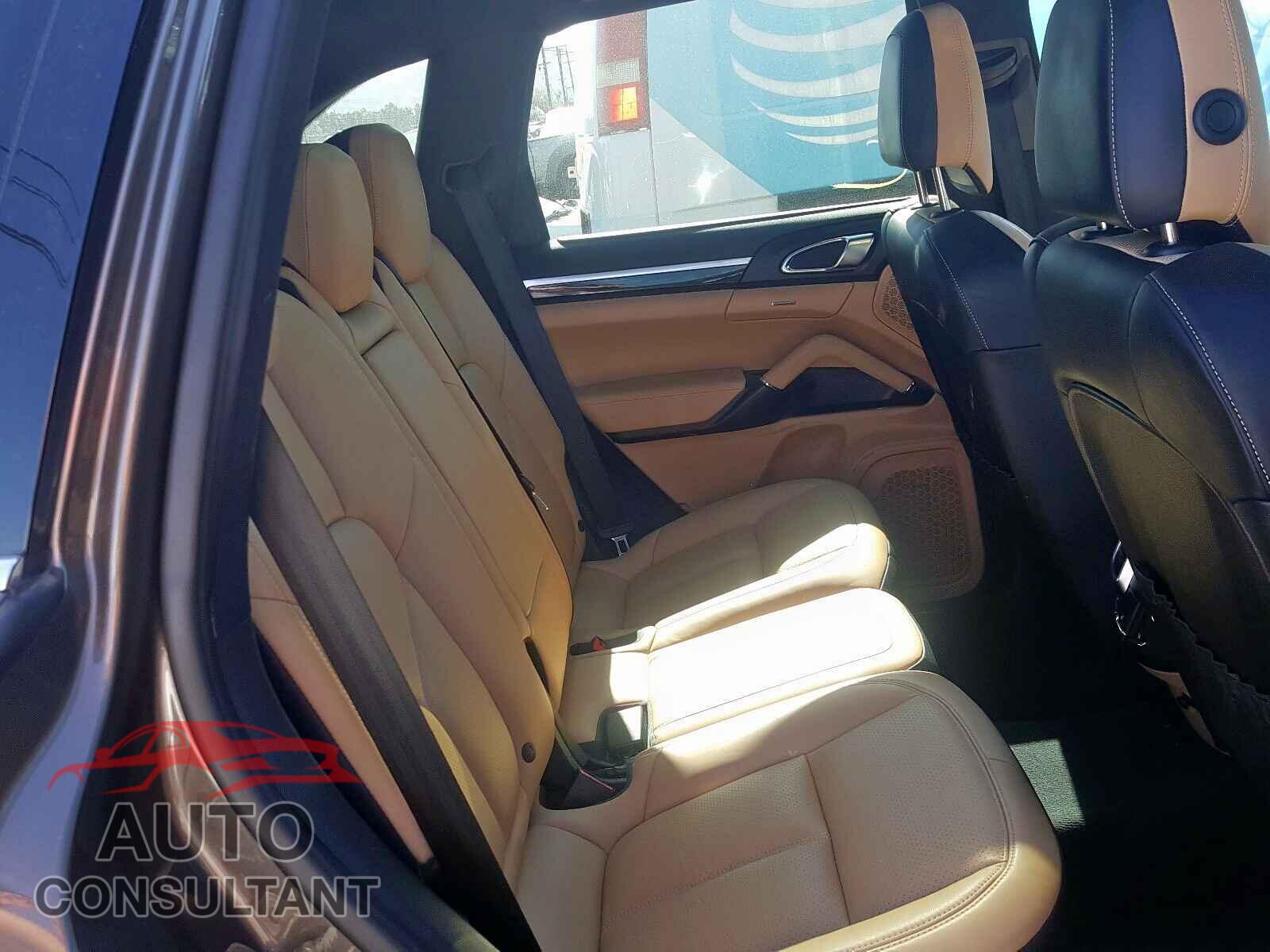 PORSCHE CAYENNE 2016 - WP1AA2A28GLA11042