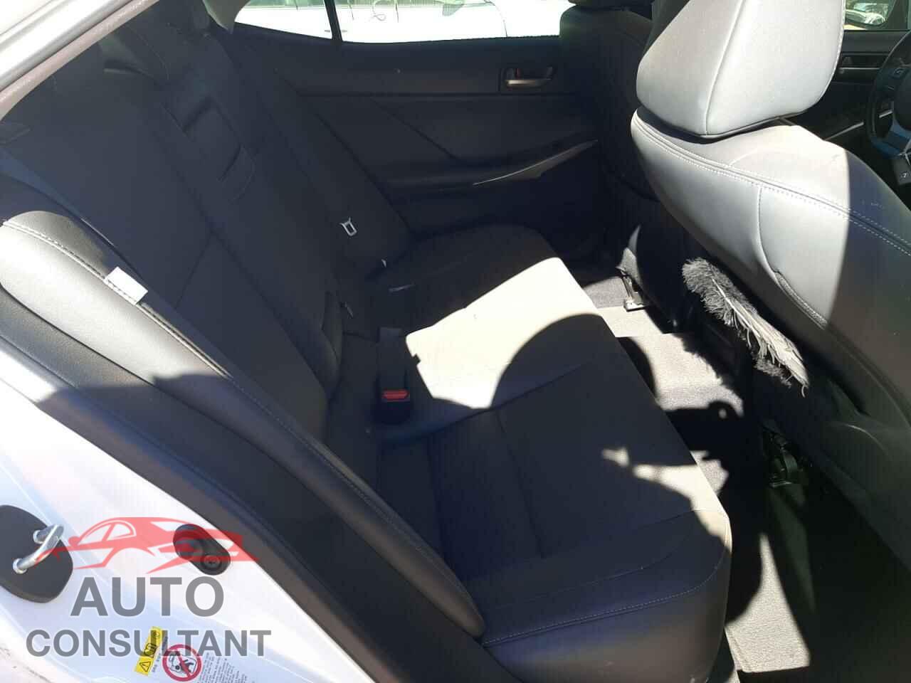 LEXUS IS 2017 - JTHBA1D26H5042385