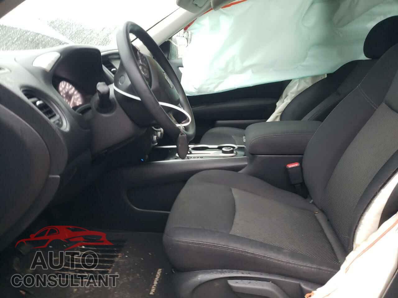 NISSAN PATHFINDER 2017 - 5N1DR2MM1HC905742
