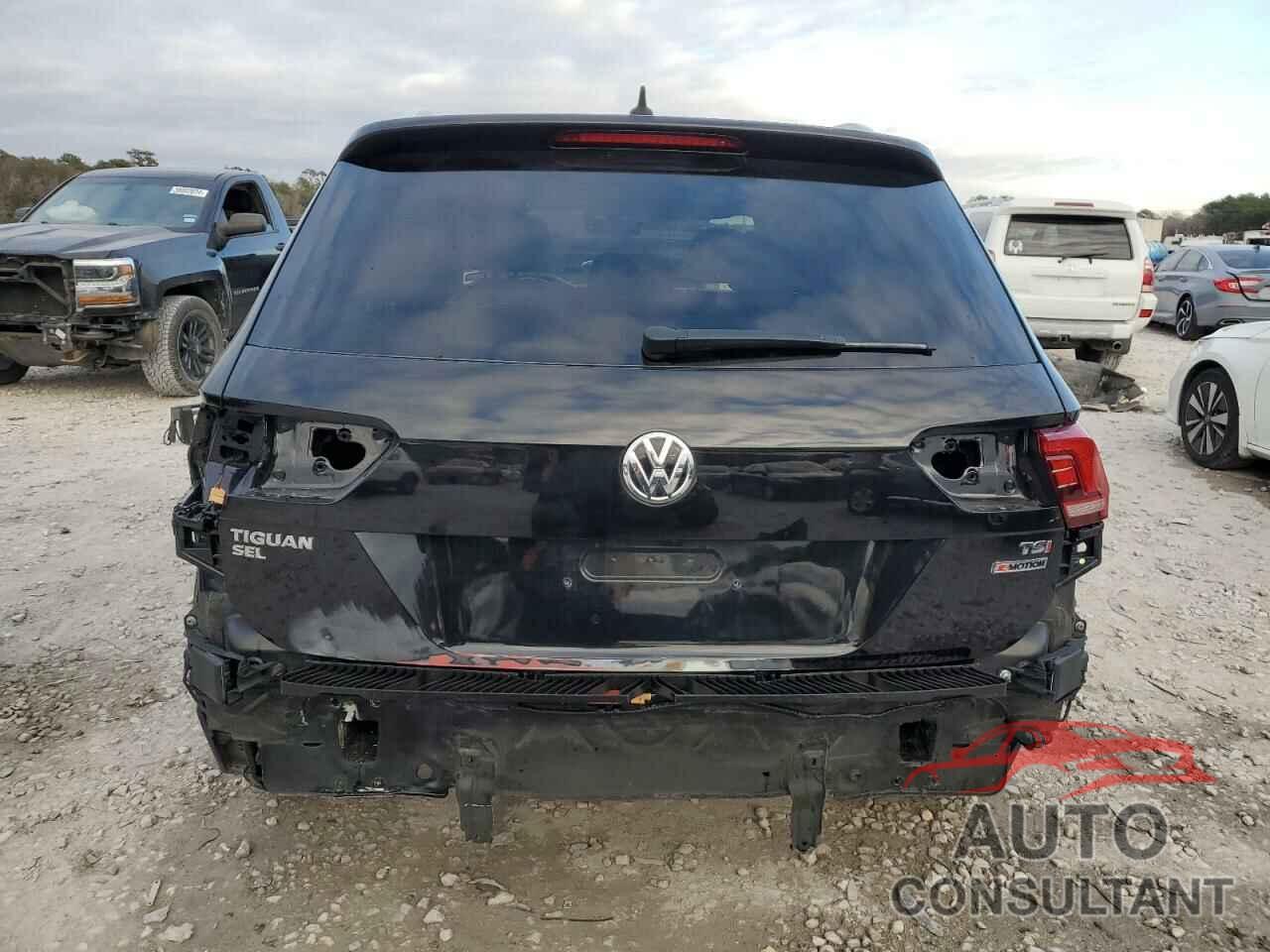 VOLKSWAGEN TIGUAN 2018 - 3VV2B7AX5JM089913