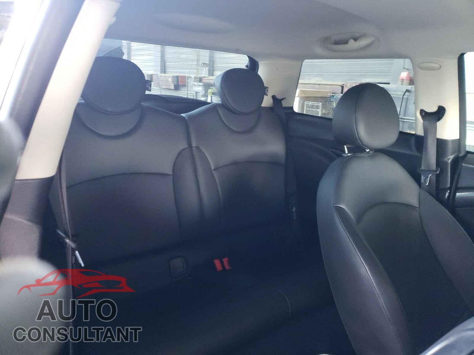 MINI COOPER 2011 - WMWSV3C53BTY13852