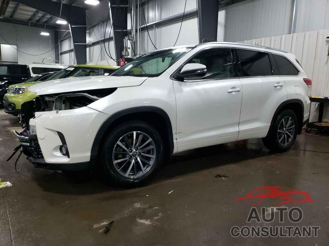 TOYOTA HIGHLANDER 2018 - 5TDJZRFH9JS820331