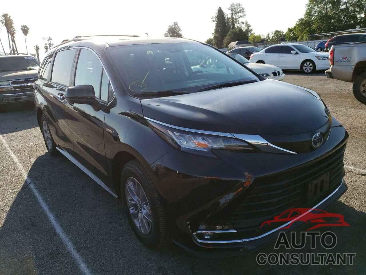 TOYOTA SIENNA 2022 - 5TDYRKECXNS081472