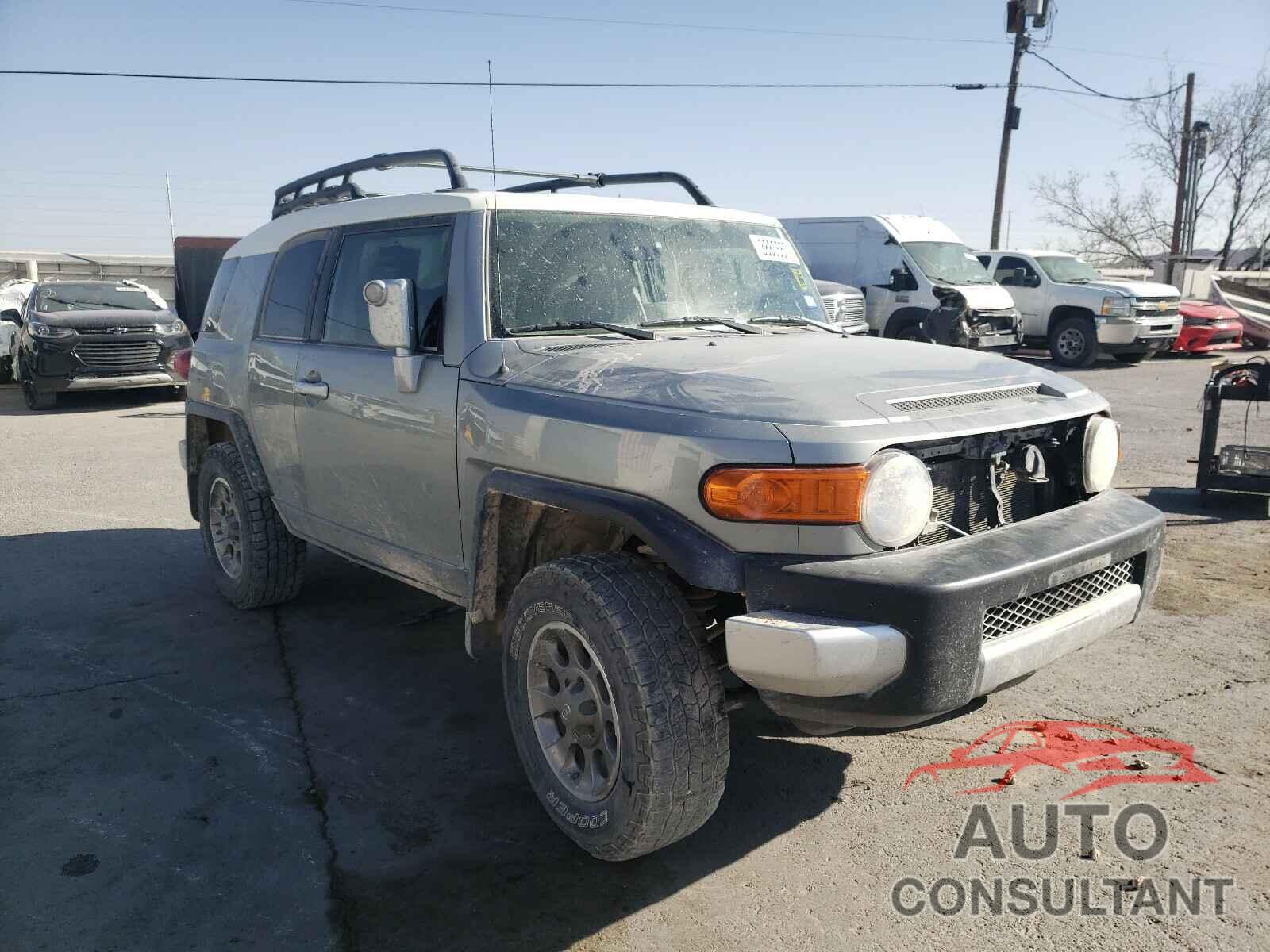 TOYOTA FJ CRUISER 2011 - JTEBU4BF5BK106758