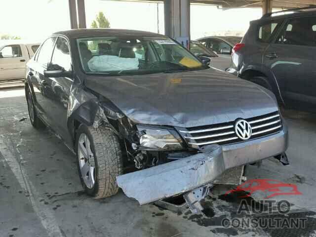 VOLKSWAGEN PASSAT 2013 - 1VWBP7A34DC045403
