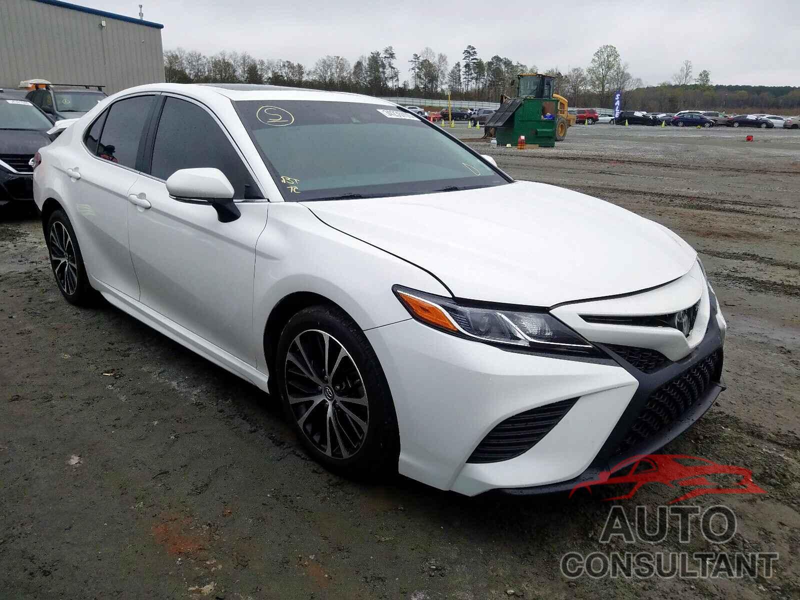 TOYOTA CAMRY 2018 - 4T1B11HK9JU144458