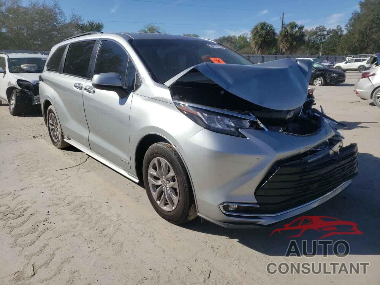 TOYOTA SIENNA 2021 - 5TDYRKEC6MS013040