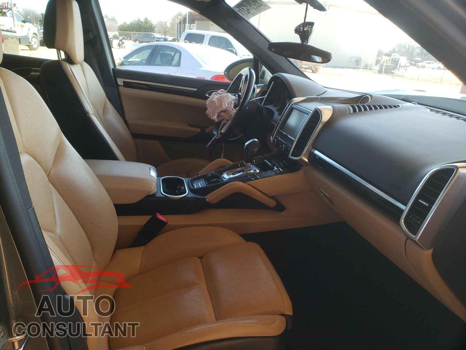 PORSCHE CAYENNE 2016 - WP1AA2A22GKA15321