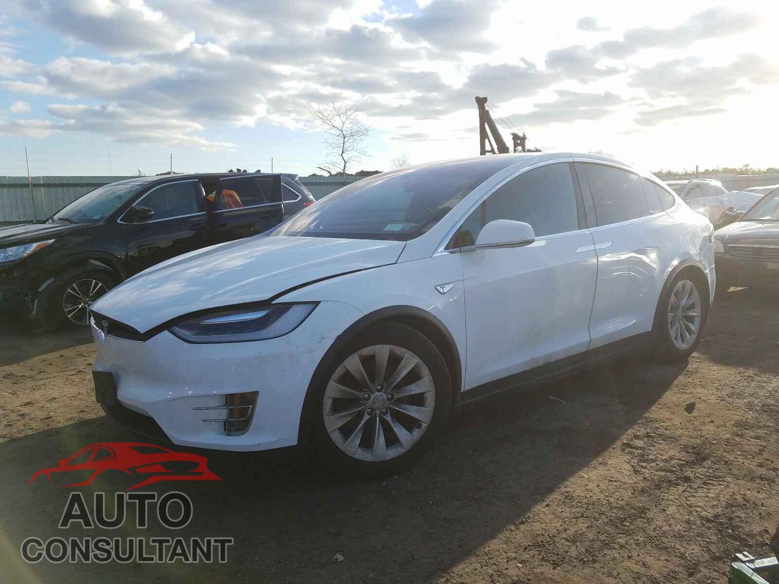 TESLA MODEL X 2016 - 5YJXCAE27GF015600