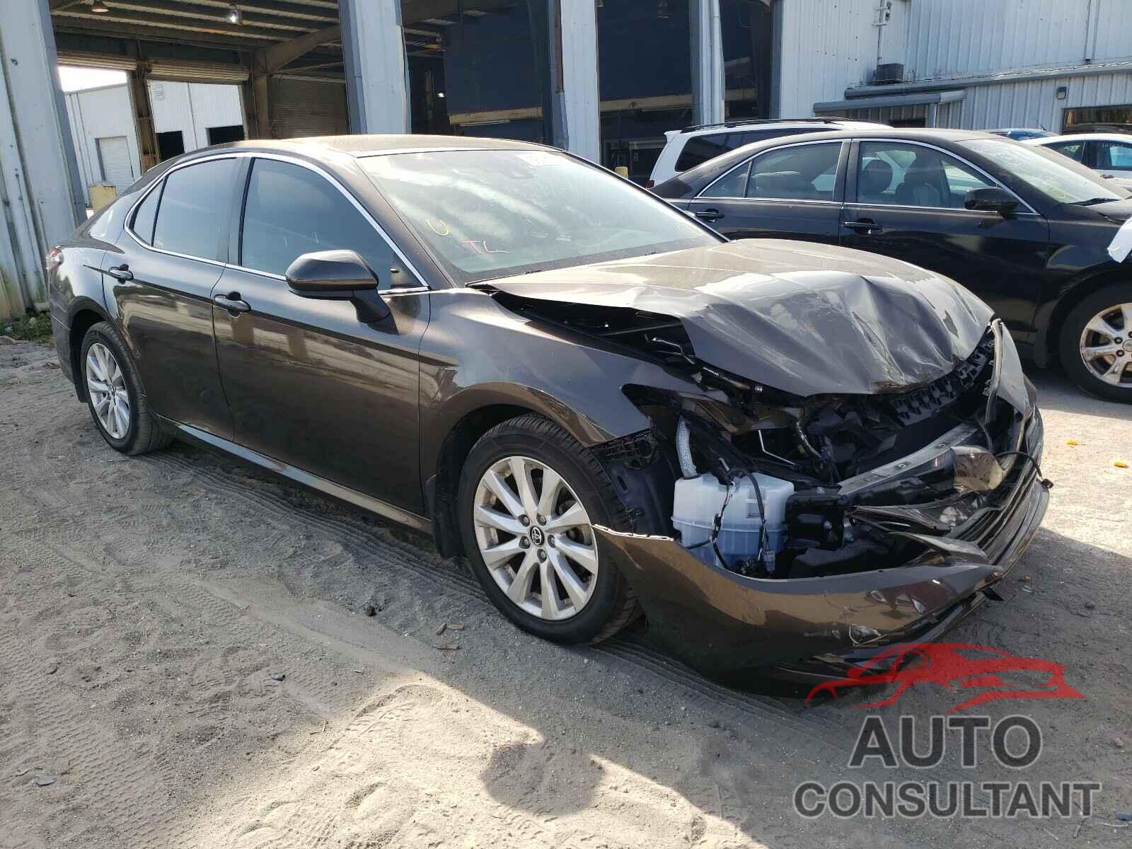 TOYOTA CAMRY 2018 - 4T1B11HK8JU148016