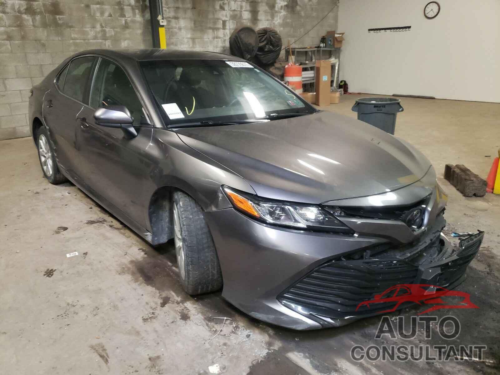 TOYOTA CAMRY 2018 - 4T1B11HK0JU591860