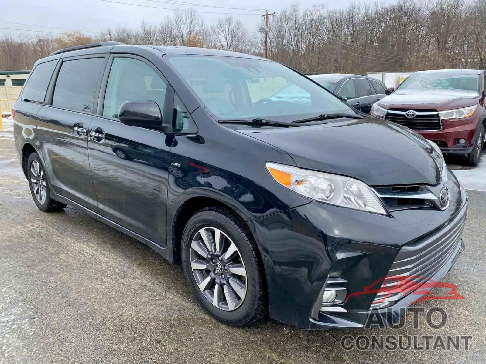 TOYOTA SIENNA 2018 - 5TDDZ3DC8JS188892