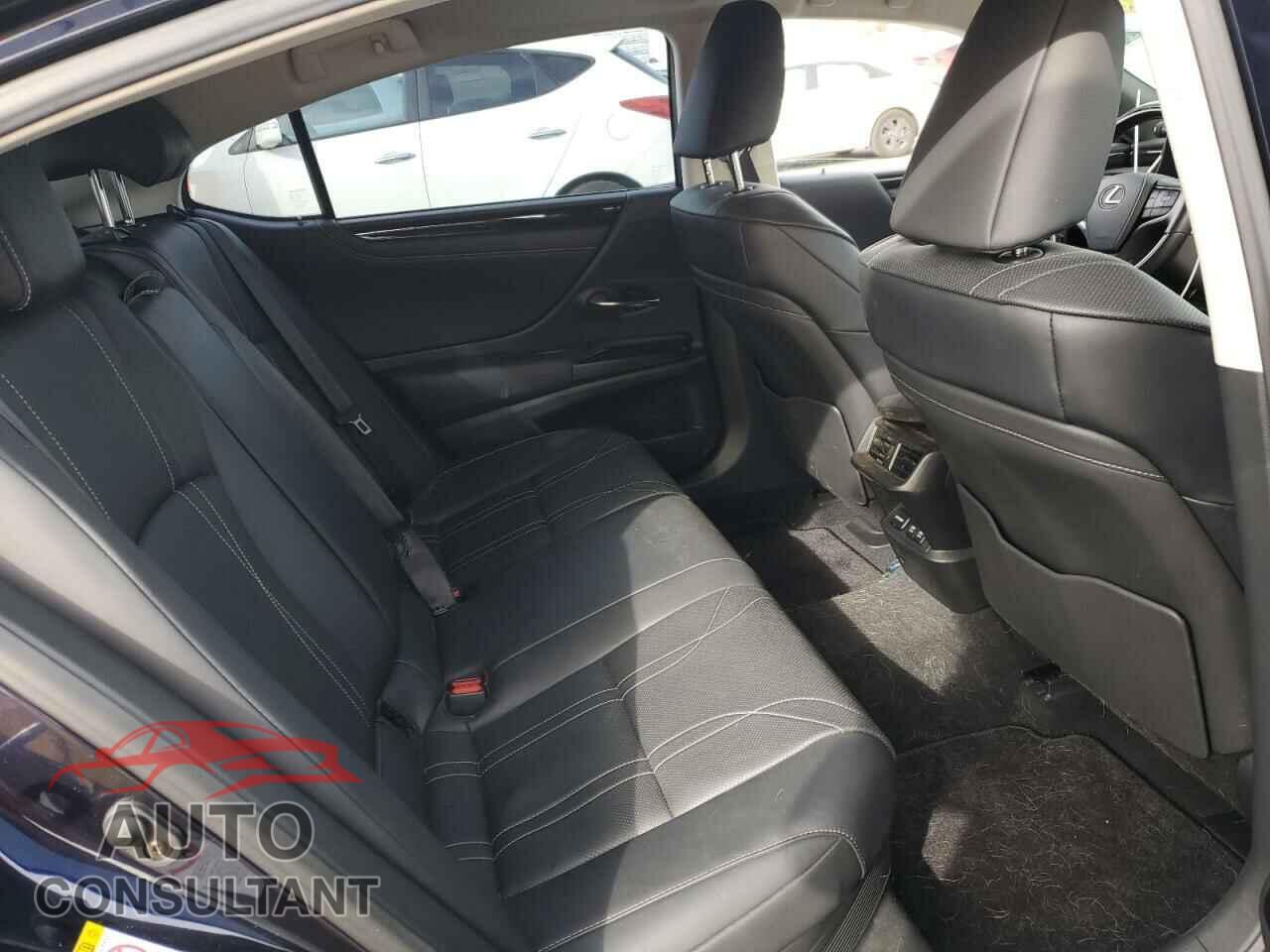 LEXUS ES300 2019 - JTHB21B19K2015102