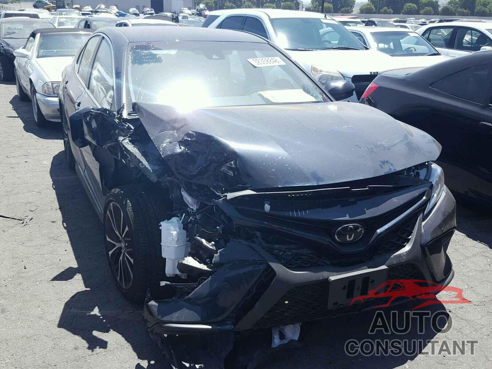 TOYOTA CAMRY 2018 - 4T1B11HK8JU605780