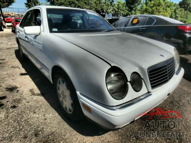 MERCEDES-BENZ E320 1996 - 4JGFB4JE3MA526785